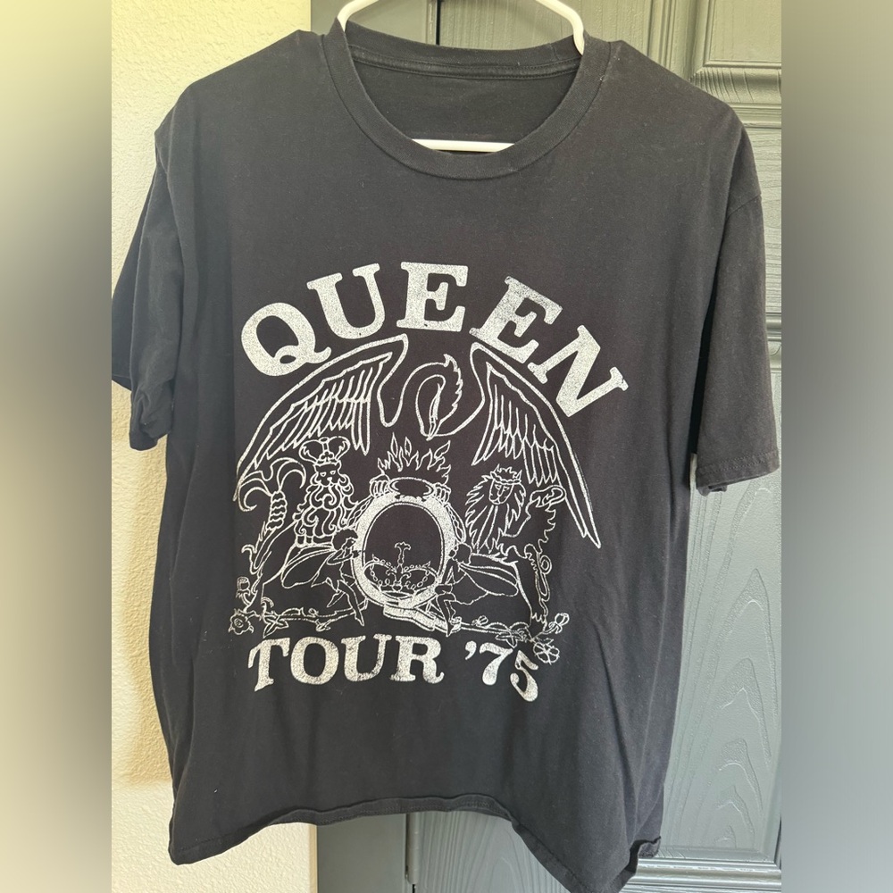 Queen Tee